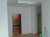 Se izdava prazen kancelariski prostor vo Skopje, Centar so povrshina od 60 m2.
 Ekstra: Centralno Parno, Lift, Parking, Upotrebna dozvola.
 Cena: 280 EUR